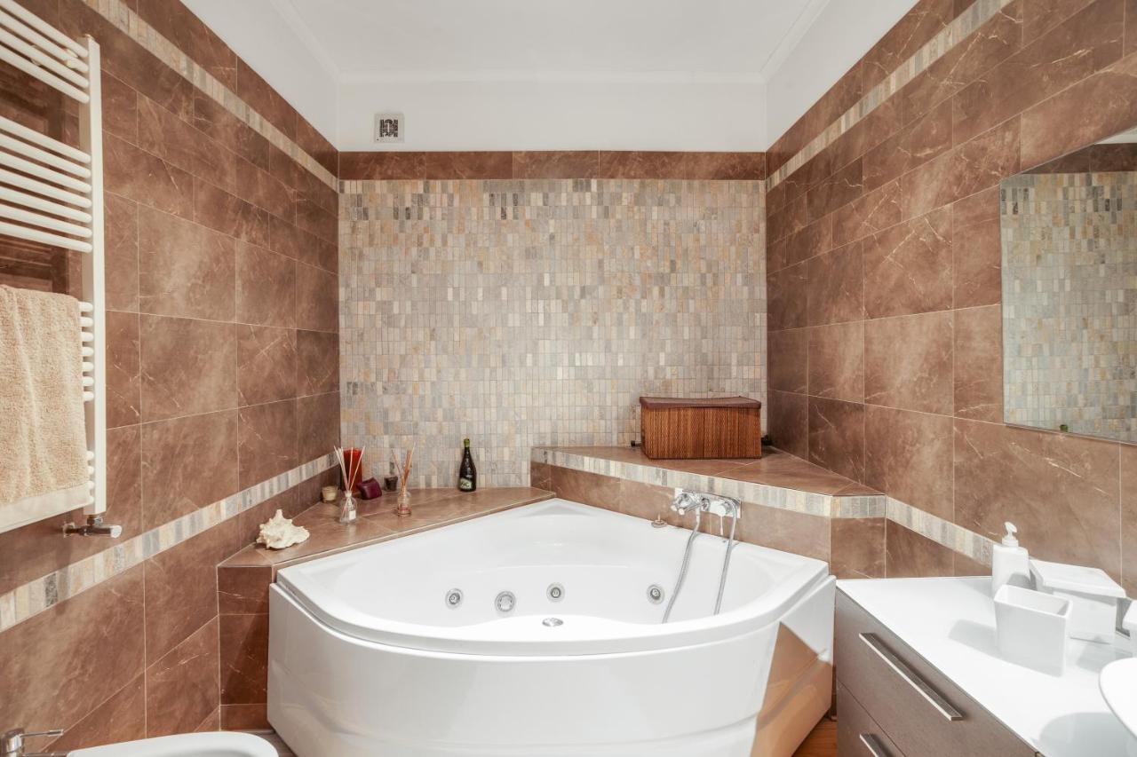 Апартаменты *Movies & Books* Stylish House With Jacuzzi Бари Экстерьер фото